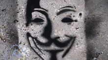 Graffito einer Guy-Fawkes-Maske, dem Symbol der Anonymous-Bewegung