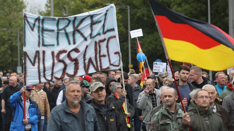 Dresden: Demonstranten auf dem Einheitsfest in Dresden