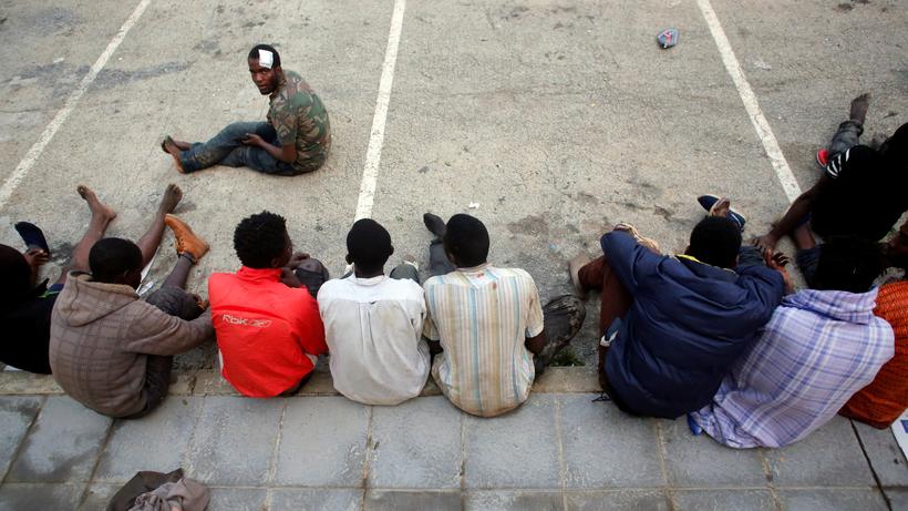Ceuta: Mehr als 1.000 afrikanische Migranten stürmten in der Neujahrsnacht den Grenzzaun der spanischen Exklave Ceuta.