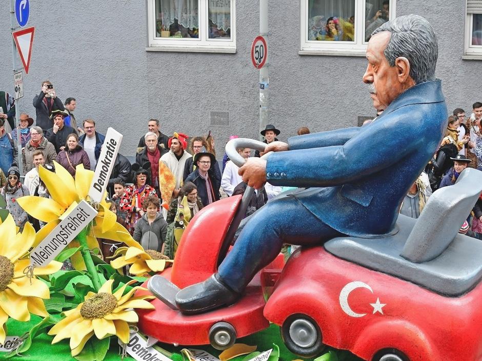 Rosenmontag erdogan ile ilgili görsel sonucu