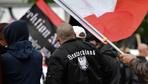 Polizei fahndet nach Hunderten Rechtsextremisten