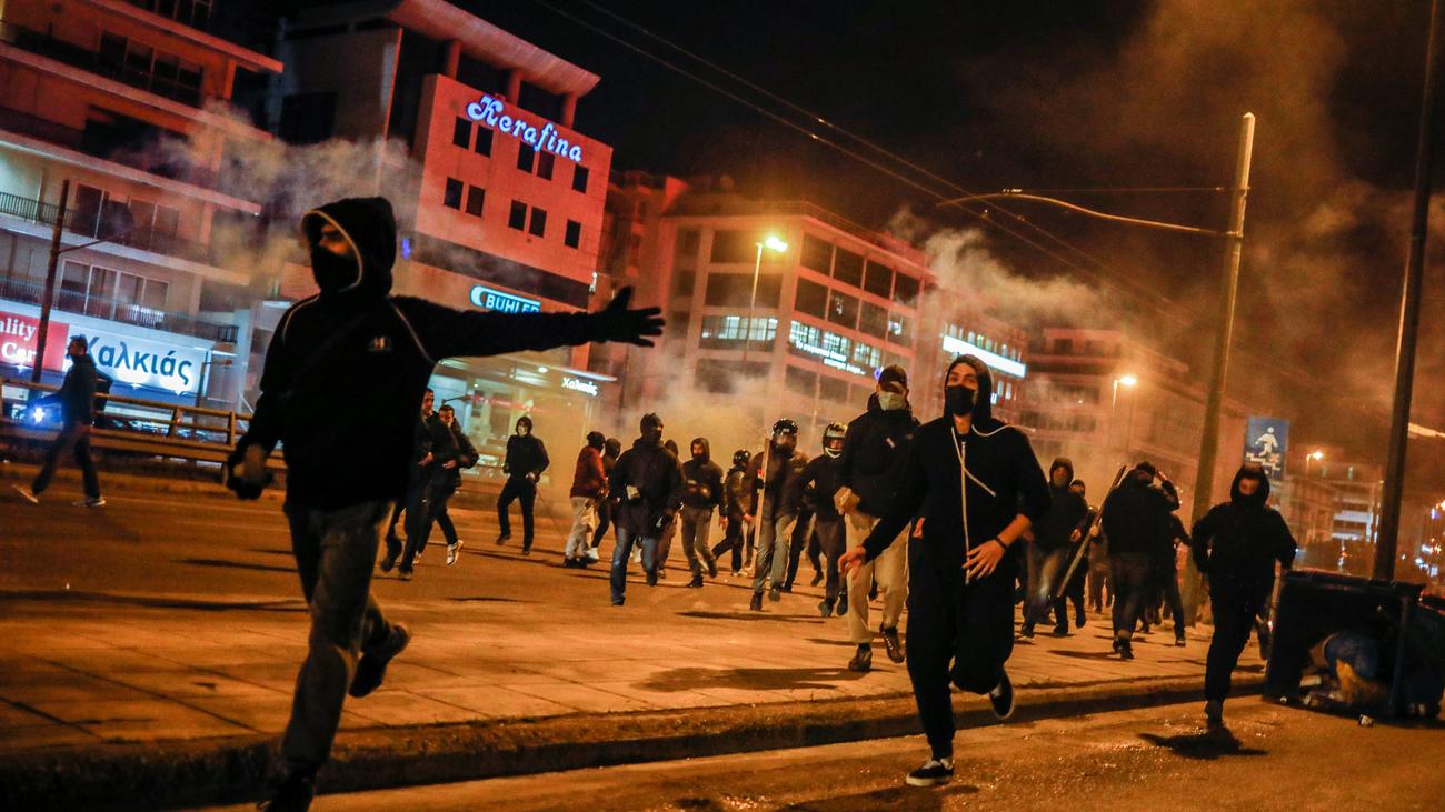 Griechenland Schwere Ausschreitungen Bei Protesten In Athen ZEIT ONLINE