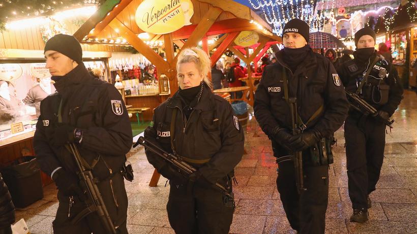 Terrorismus: Symbolischer Polizeischutz statt Terrorabwehr: Patrouille auf dem Breitscheidplatz 