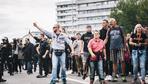 Neonazis, Hools und ihre bürgerlichen Freunde