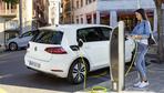 Das Elektroauto sagt rechtzeitig "Fuß vom Gas"
