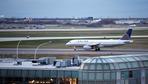 Fluglinien-Chef entschuldigt sich für Rausschmiss eines Passagiers