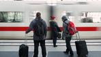 Bahnchef kündigt Ende der klassischen Fahrkarte an