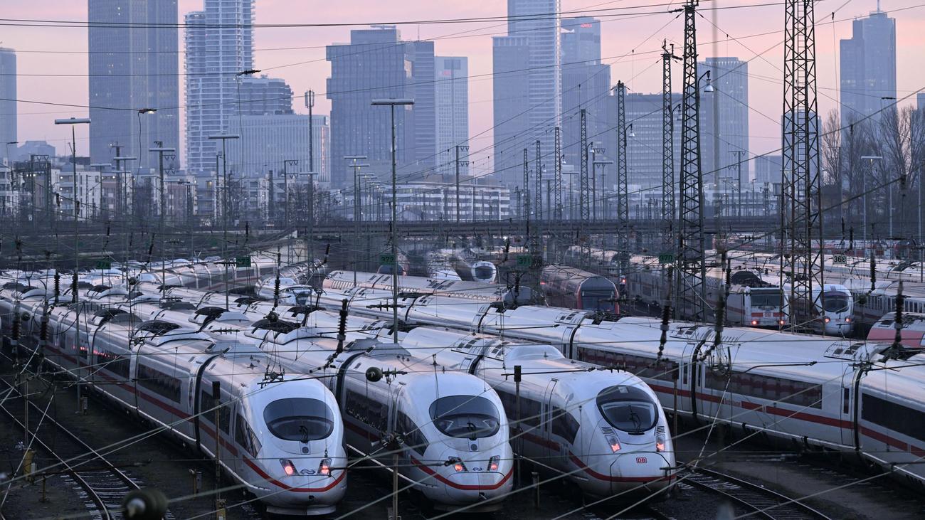 Tarifstreit Bislang L Ngster Streik Der Lokf Hrer Im Personenverkehr