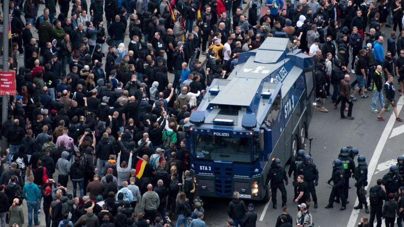 Tausende Bei Demonstrationen Verletzte Bei Protesten In Chemnitz