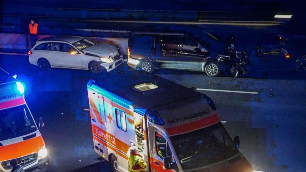 Unf Lle Unfall Mit Vier Fahrzeugen Auf Der A Mehrere Verletzte