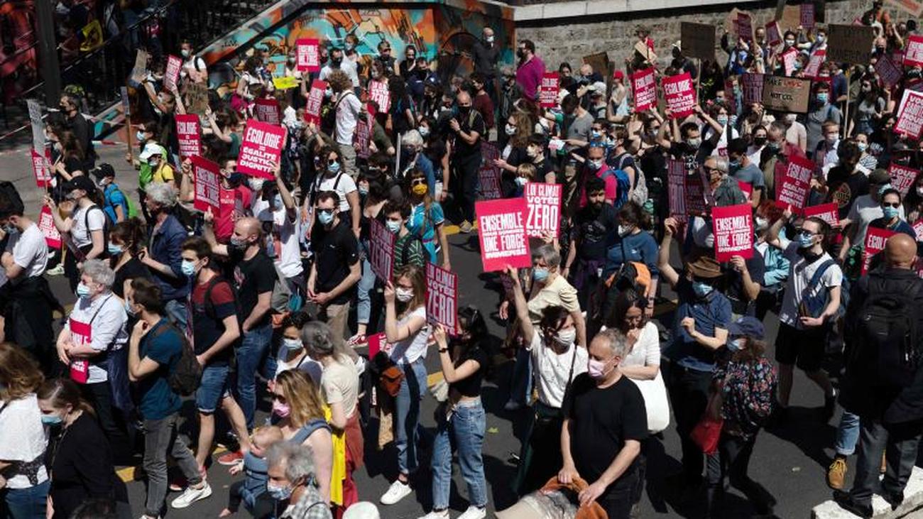 Kritik An Macron Zehntausende Protestieren In Frankreich Gegen