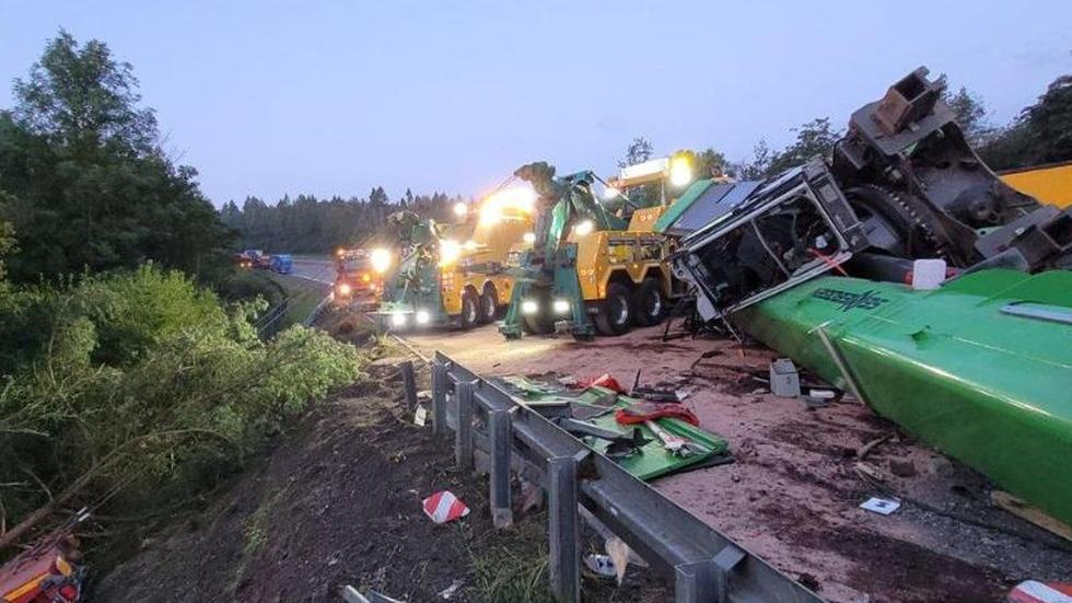 Unf Lle Stra Ensch Den Auf Der A Nach Unfall Mit Kran Repariert