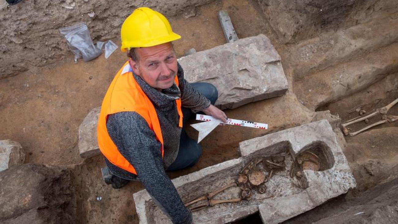 Arch Ologie Hunderte Gr Ber Mit Beigaben Auf Der K Nigspfalz Helfta