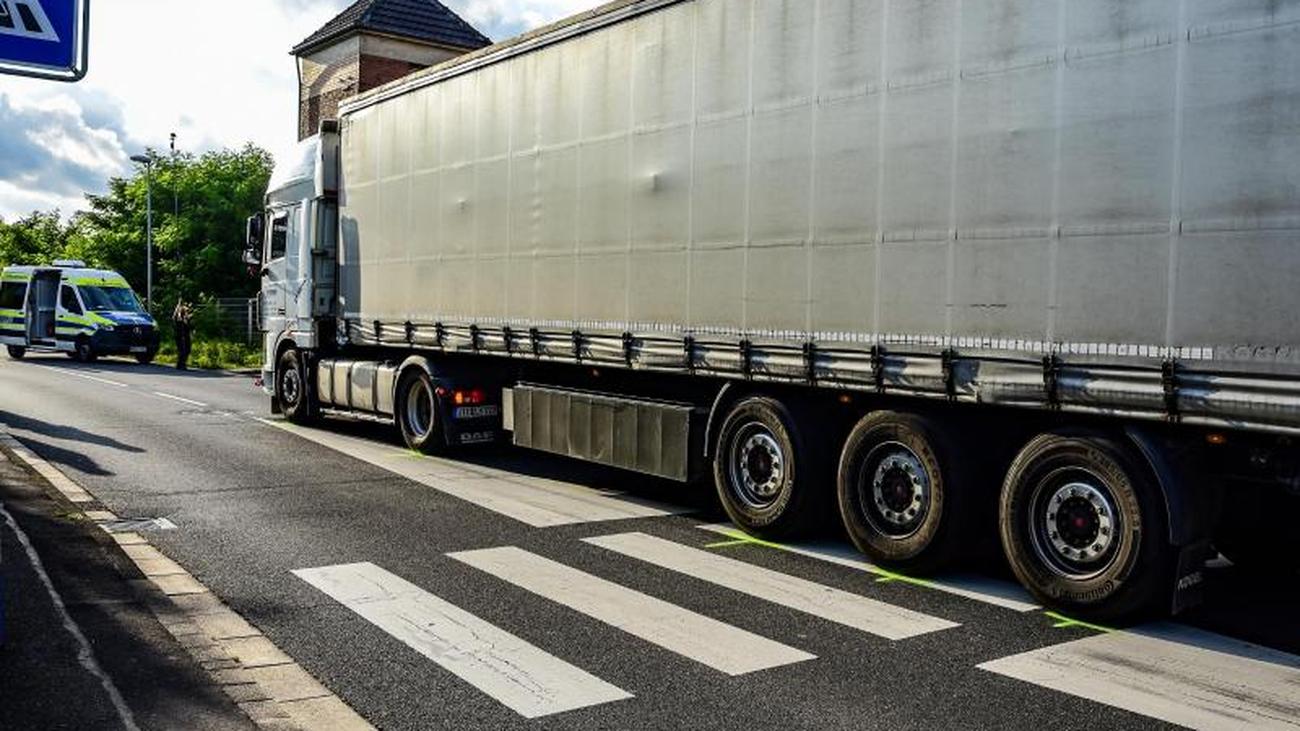 Unfälle Elfjährige von Lastwagen auf Zebrastreifen tödlich verletzt