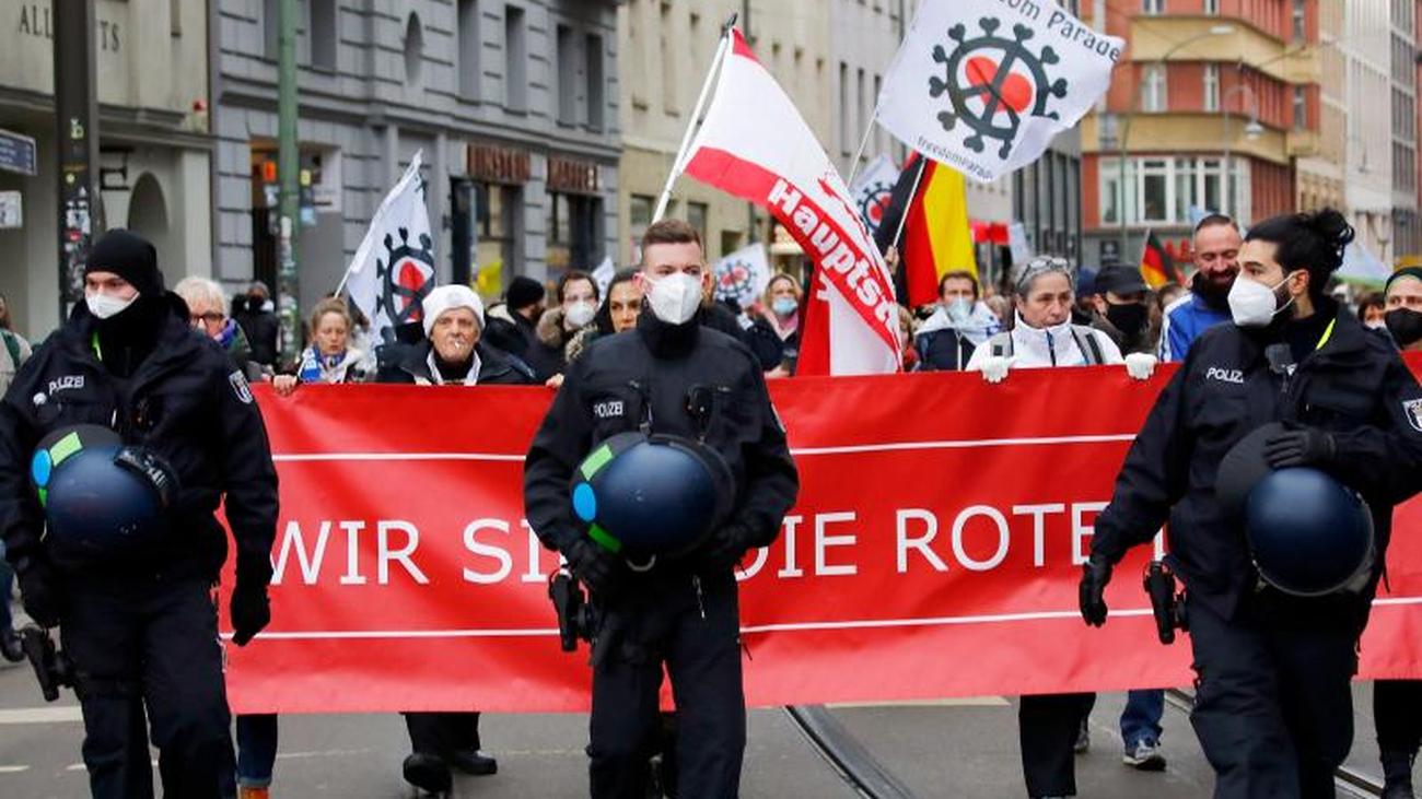 Demonstrationen Wenige Hundert Demonstrieren Gegen Corona Ma Nahmen