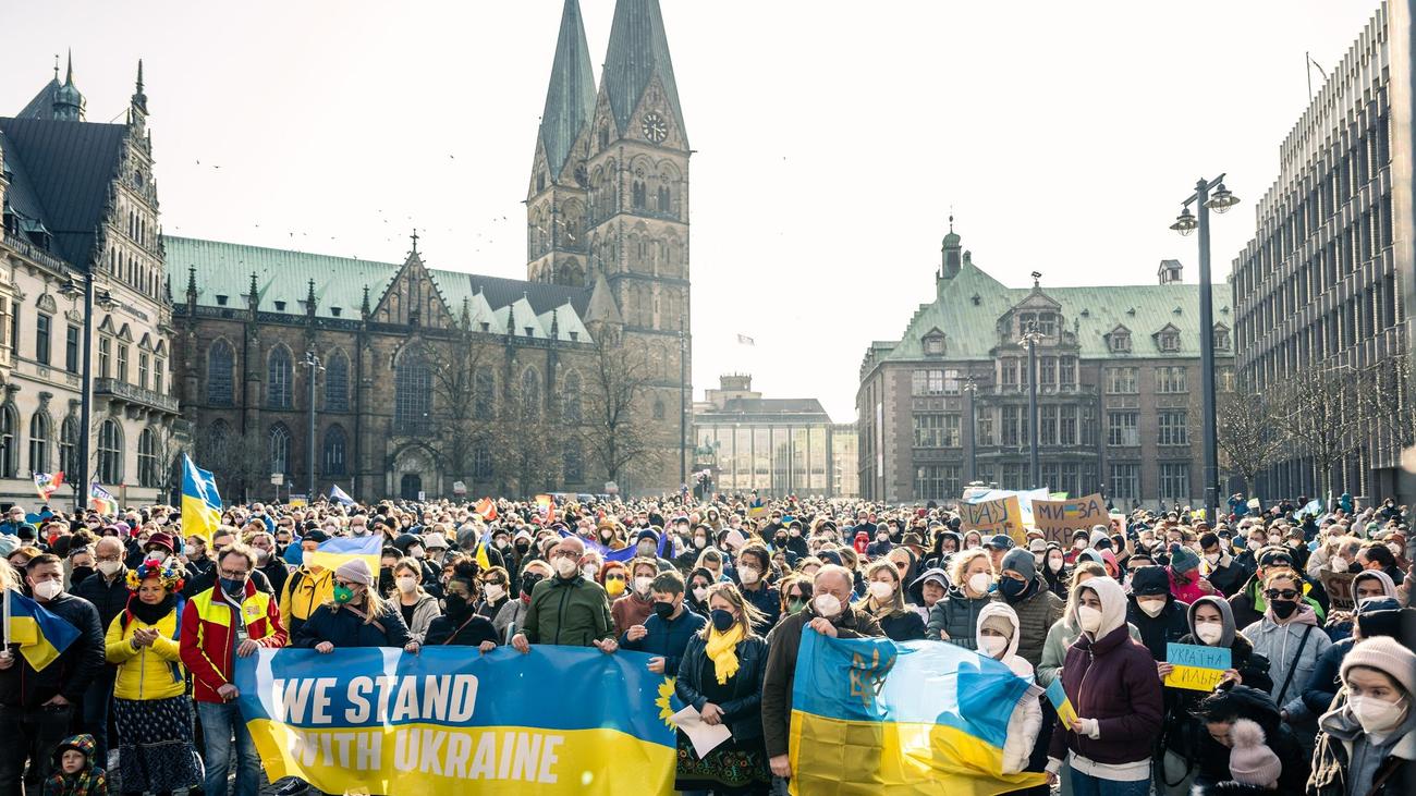 Protest Hunderte Demonstrieren In Bremen Gegen Krieg In Der Ukraine