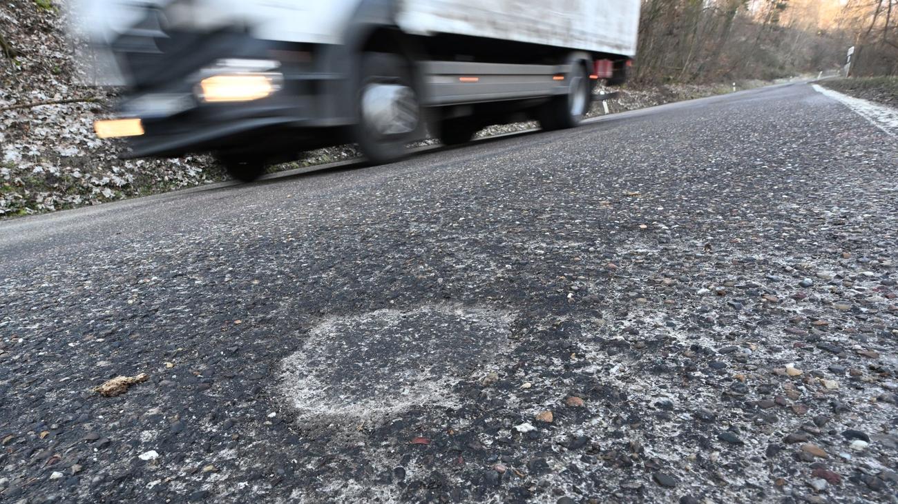 Verkehr Witterung sorgt für Schlaglöcher auf den Straßen ZEIT ONLINE