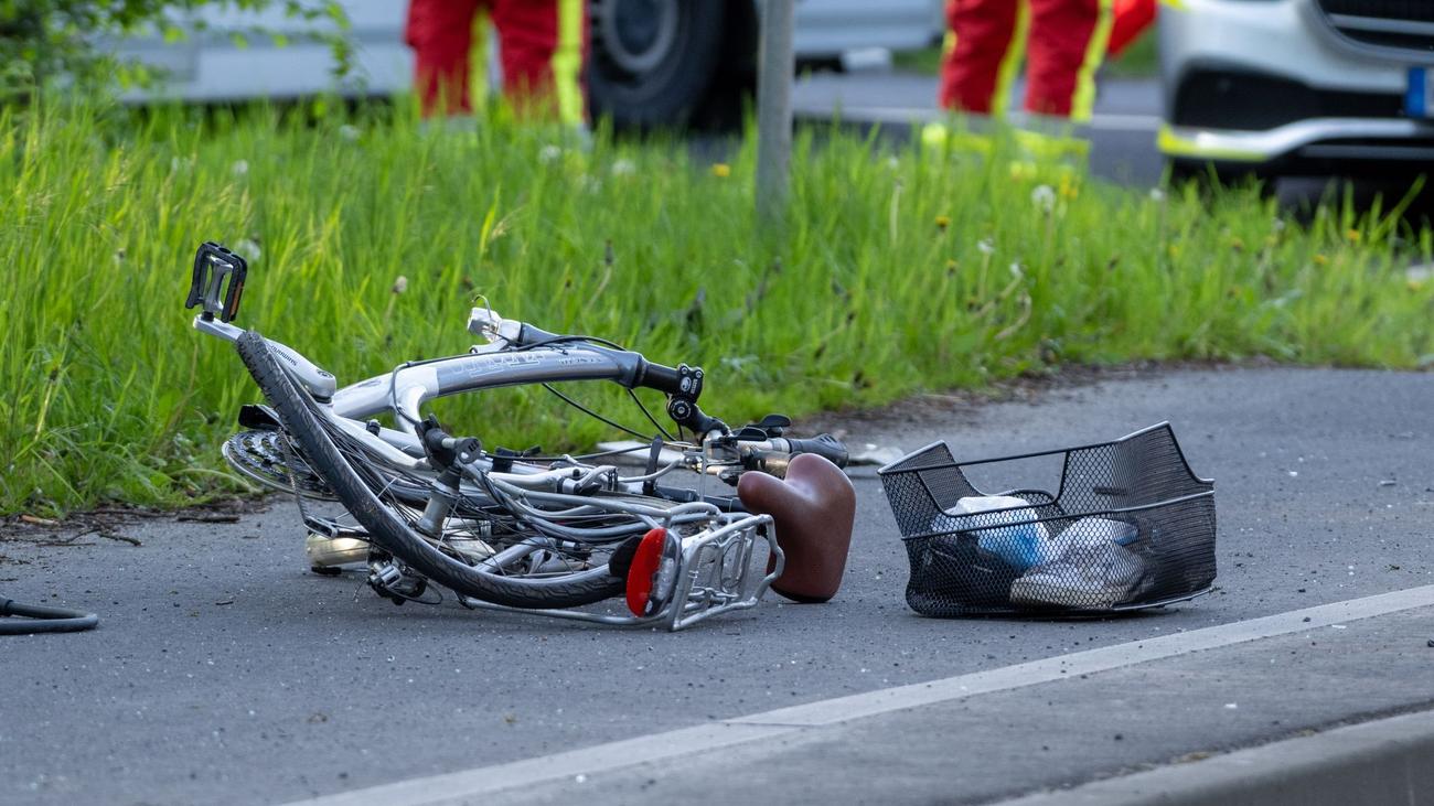 Unfall J Hrige Radlerin Stirbt Vier Weitere Menschen Verletzt