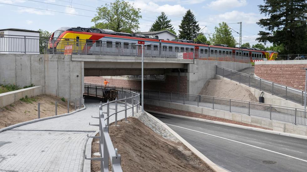 Hanau Eisenbahnüberführung einen Monat vor Plan fertiggestellt ZEIT