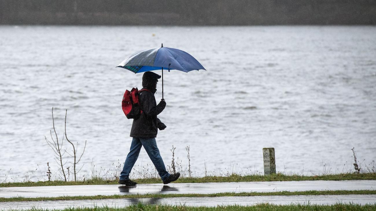 Wetter Regen stürmische Böen und Gewitter am Donnerstag in NRW ZEIT