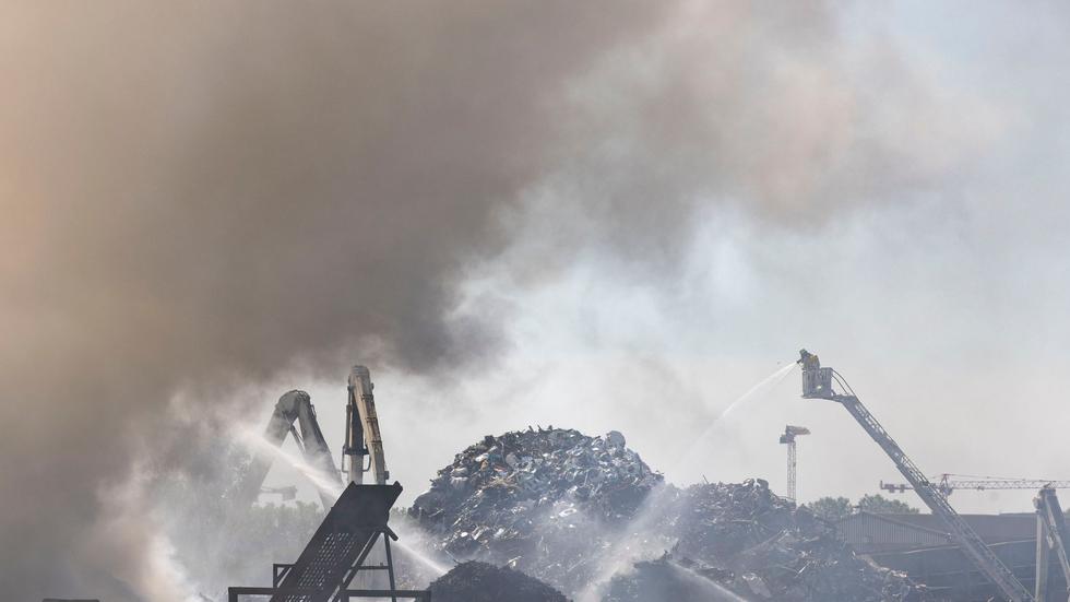 ermittlung Nach Großbrand in Duisburg beginnt Suche nach der Ursache