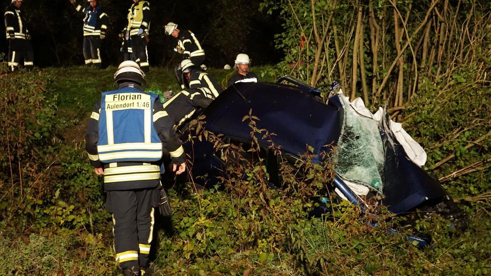 Ravensburg Autofahrer Stirbt Bei Unfall Zwei Personen Schwer Verletzt