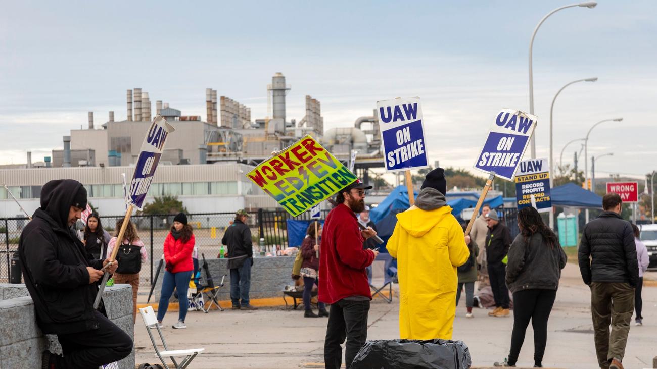 Autobauer Ford Und US Gewerkschaft UAW Einigen Sich Auf Tarif Deal