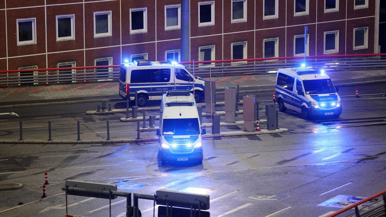 Hamburg Flughafen Geiselnehmer In U Haft Zeit Online