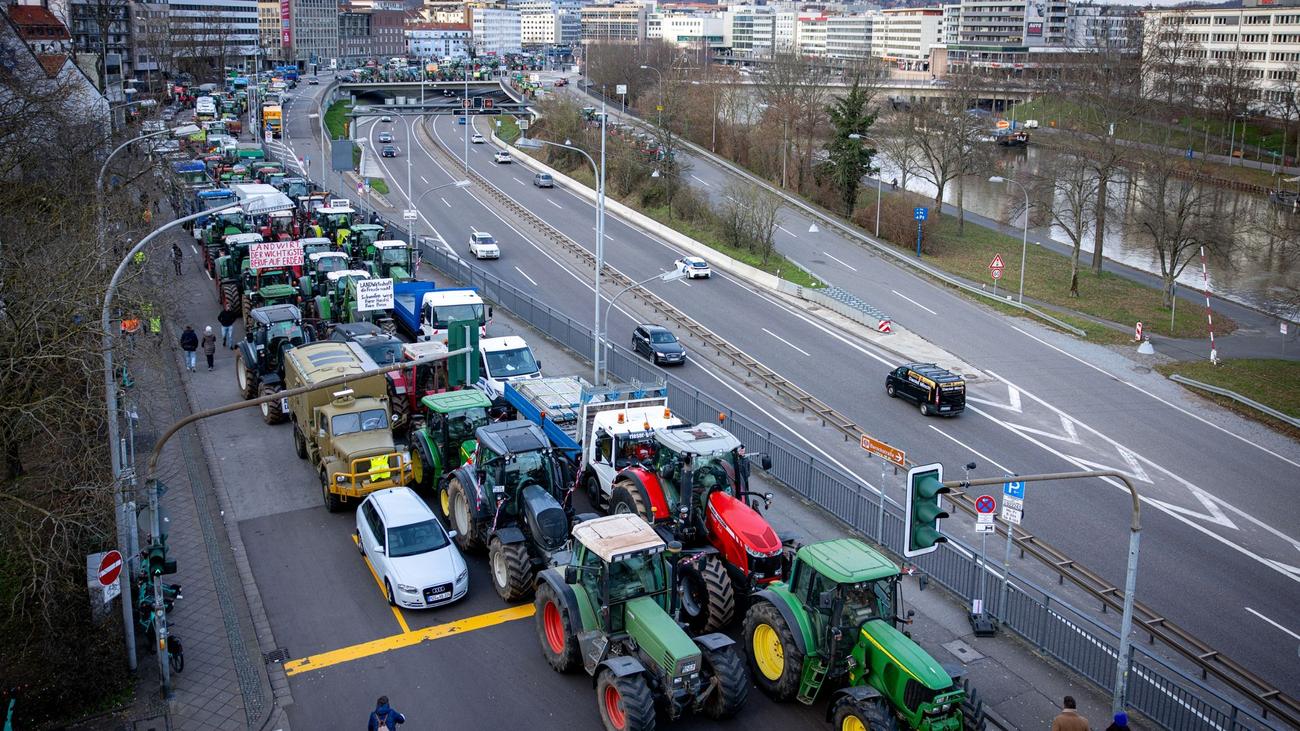 Bauernprotest Sternfahrt Nach Plauen Mit 500 Traktoren Begonnen ZEIT