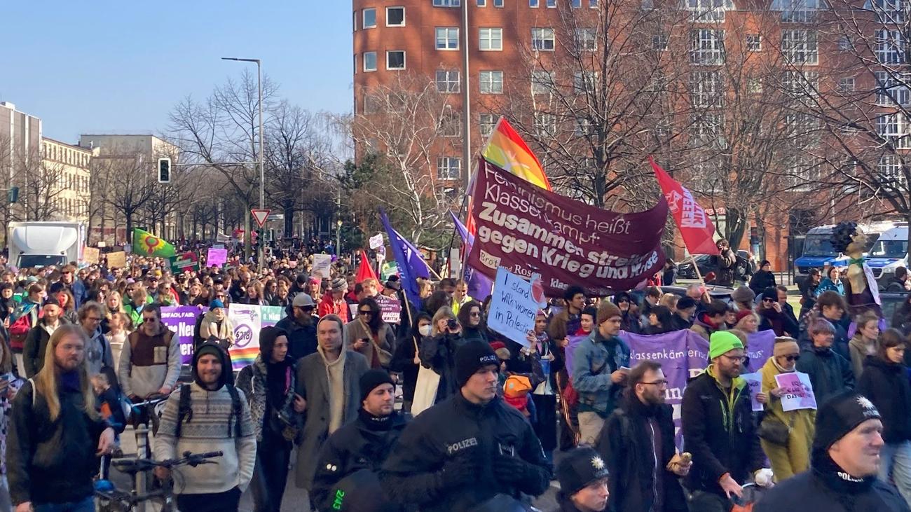 Gesellschaft Tausende Bei Demonstrationen Zum Weltfrauentag In Berlin