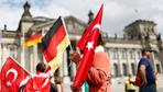 CDU will zwei Pässe zur Ausnahme machen