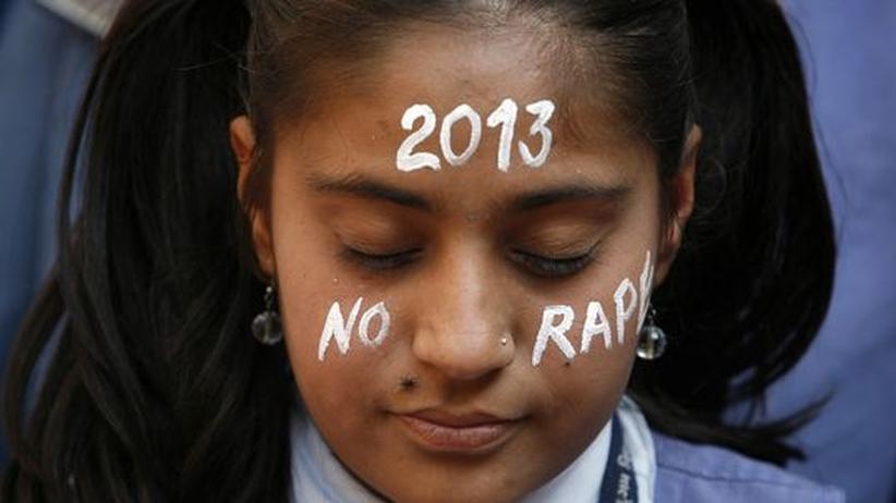Nun sind in Indien auch Frauen für die Maske in Filmen zuständig ...