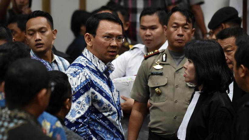 Indonesien: Gouverneur Basuki Tjahaja Purnama (m.) vor Gericht