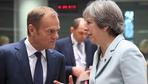 Tusk und May handeln Bedingungen aus