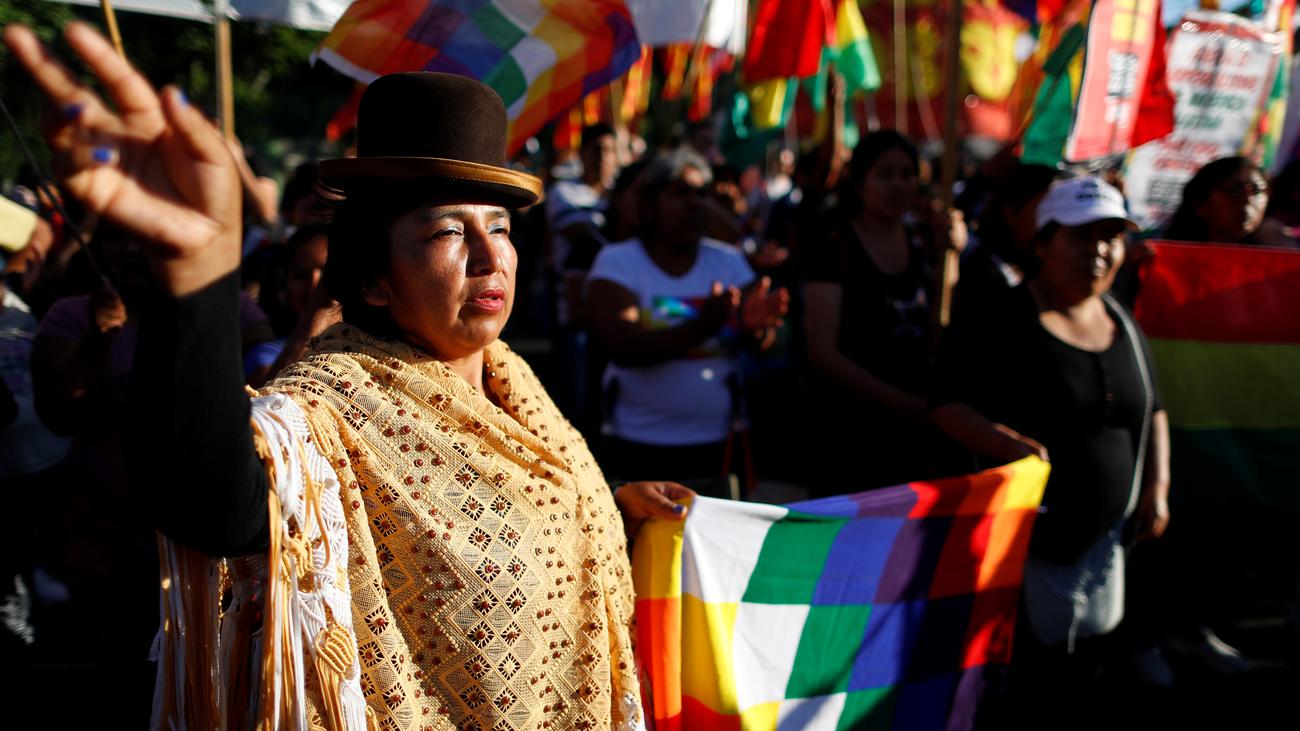 Bolivien Parlament Macht Weg F R Neuwahl Frei Ohne Evo Morales