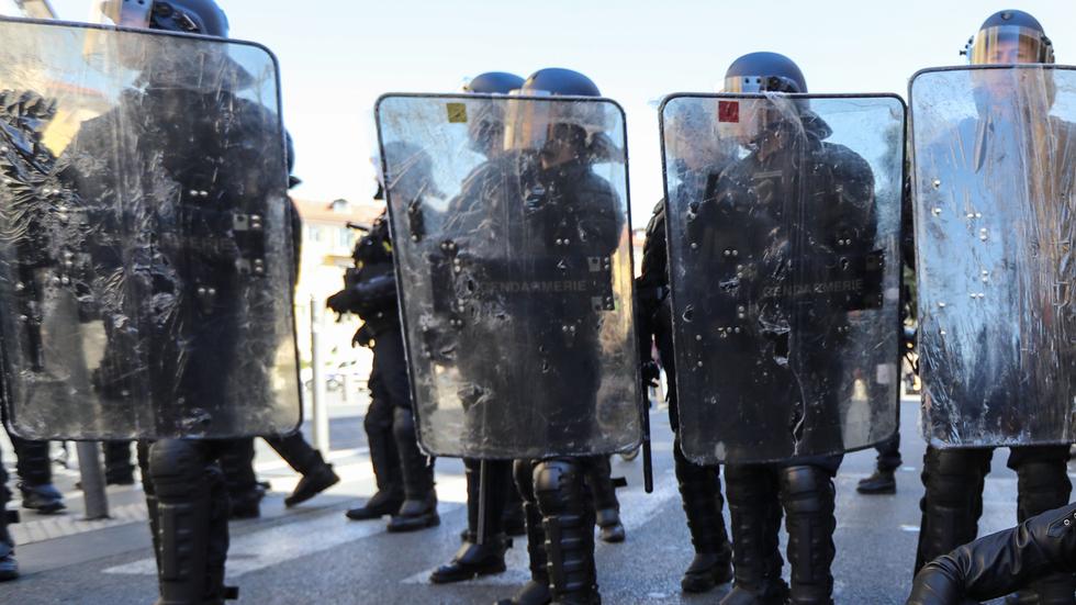 Frankreich Gewaltsame Ausschreitungen In Dijon Zeit Online