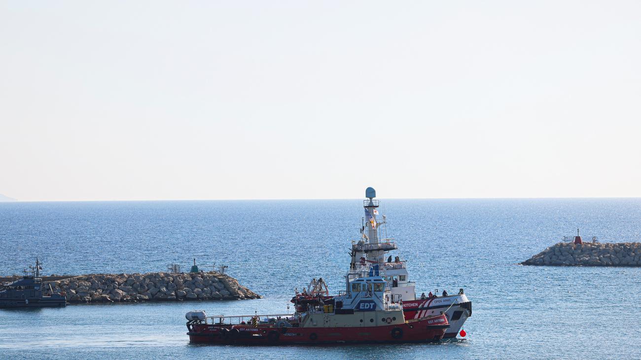 Hunger im Gazastreifen Erstes Schiff mit Hilfslieferungen verlässt