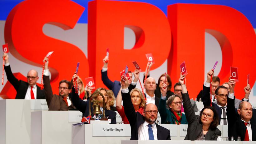 Parteitag: Parteichef Martin Schulz, Vorsitzende der SPD-Bundestagsfraktion Andrea Nahles und weitere Mitglieder der SPD auf dem Parteitag in Berlin