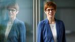 Merkel will Kramp-Karrenbauer als neue Generalsekretärin