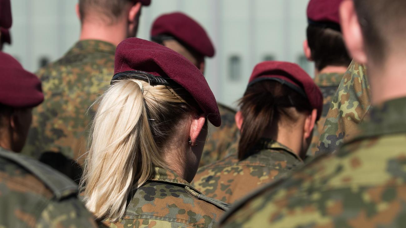 Bundeswehr Unionspolitiker Fordern Wehrpflicht Auch F R Frauen Zeit