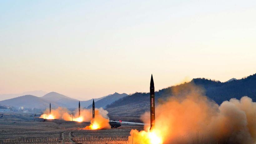 Atomwaffen aus Nordkorea: Am 7. März 2017 veröffentlichte die staatliche nordkoreanische Nachrichtenagentur KCNA das Bild von Raketentests.
