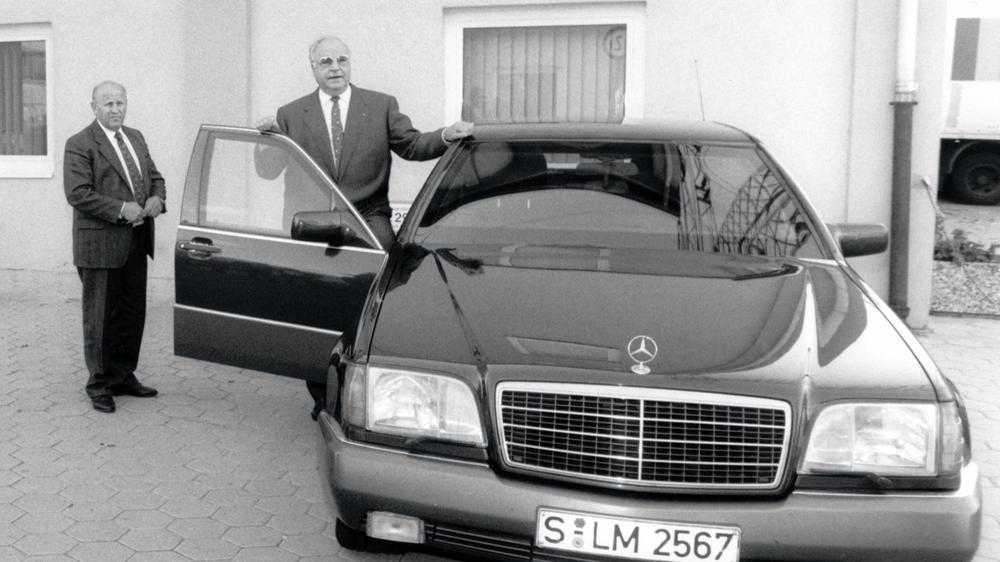 Eckhard Seeber: Abfahrt von Ecki Seeber und Helmut Kohl – ein Foto aus dem Juni 1994