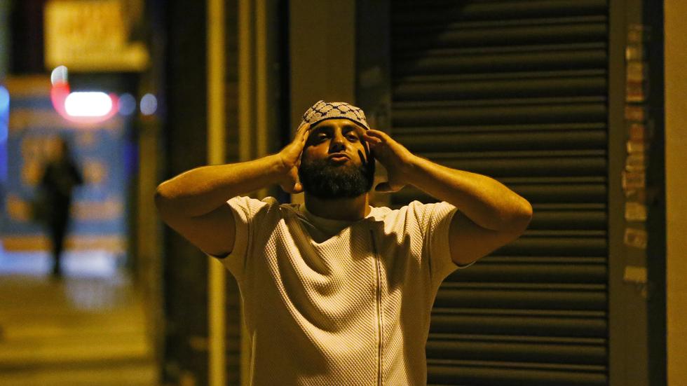 Islam: Ein verzweifelter Muslim nach dem islamfeindlichen Anschlag auf Londons Finsbury-Park-Moschee.
