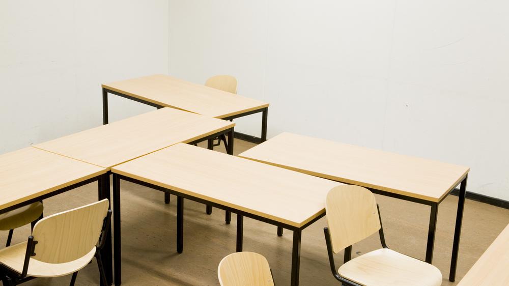 Rechtsextremismus: Man hört verstörende Sätze an Sachsens Schulen. Lehrer sollen jetzt für den Umgang mit rechtsextremen Jugendlichen gestärkt werden. Aber das Projekt stößt auf unerwarteten Widerstand.