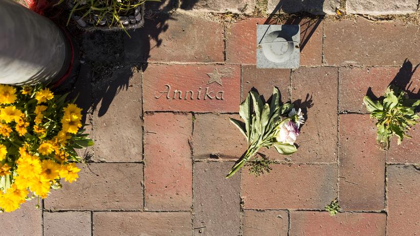 hrsunfall. Wer die Blumen ablegt, wissen die Eltern nicht