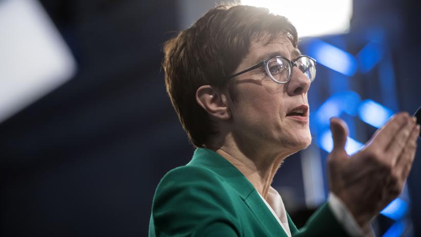Annegret Kramp-Karrenbauer: Die neu gewählte Vorsitzende der CDU Annegret Kramp-Karrenbauer auf dem Hamburger Parteitag