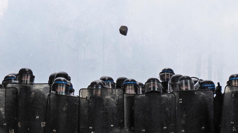 Daniel Cohn-Bendit: Polizisten in einer Straßenschlacht am 1. Dezember in Paris