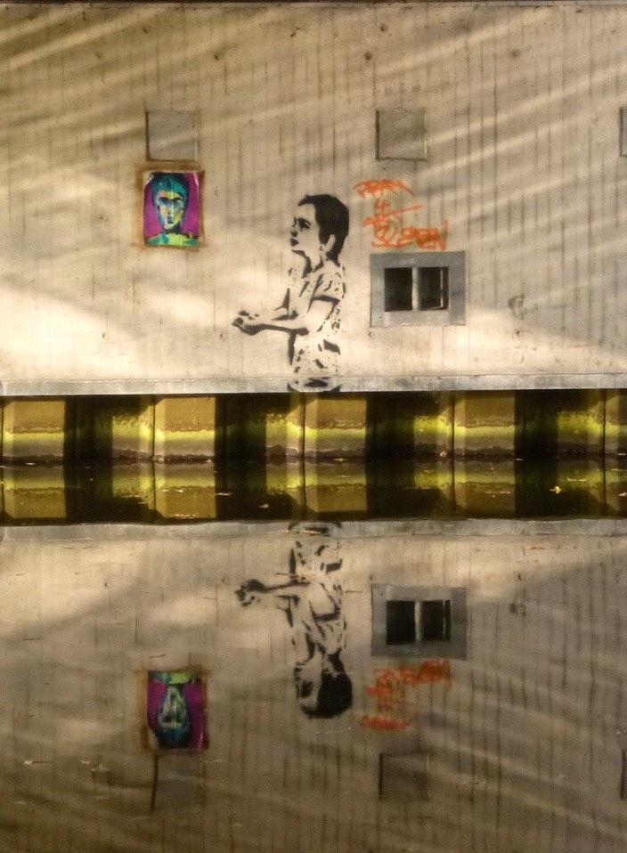 Gesehen unter einer Brücke am nördlichen Alsterlauf