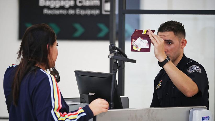 Einreise: Mit deutschem Reisepass braucht man in 32 Ländern ein Visum, das vor der Reise besorgt werden muss.