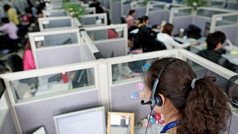 Telekommunikation: Anrufe bei den Hotlines der Telefonanbieter kosten oft viel Zeit. 